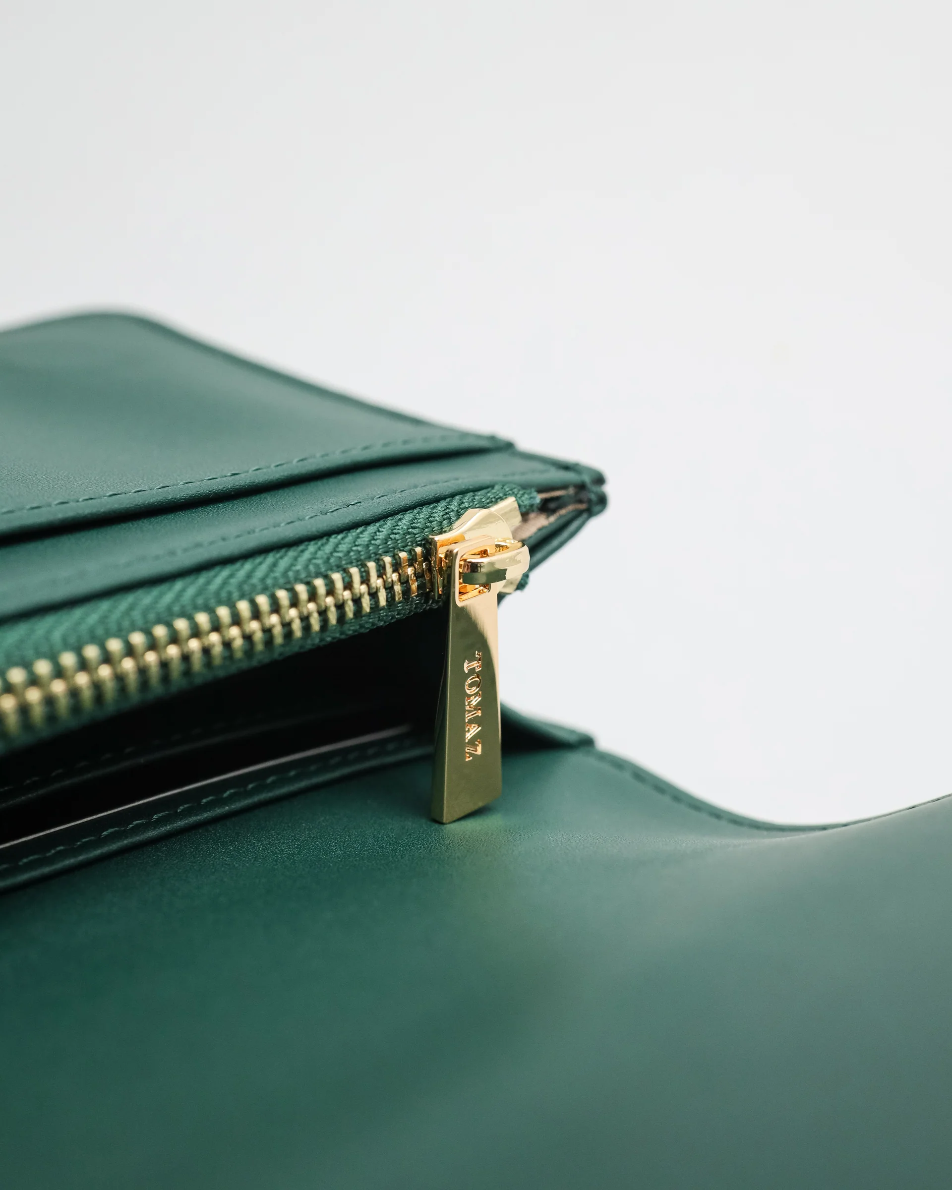 Tomaz BL182 Ladies Sling Bag - Image 3