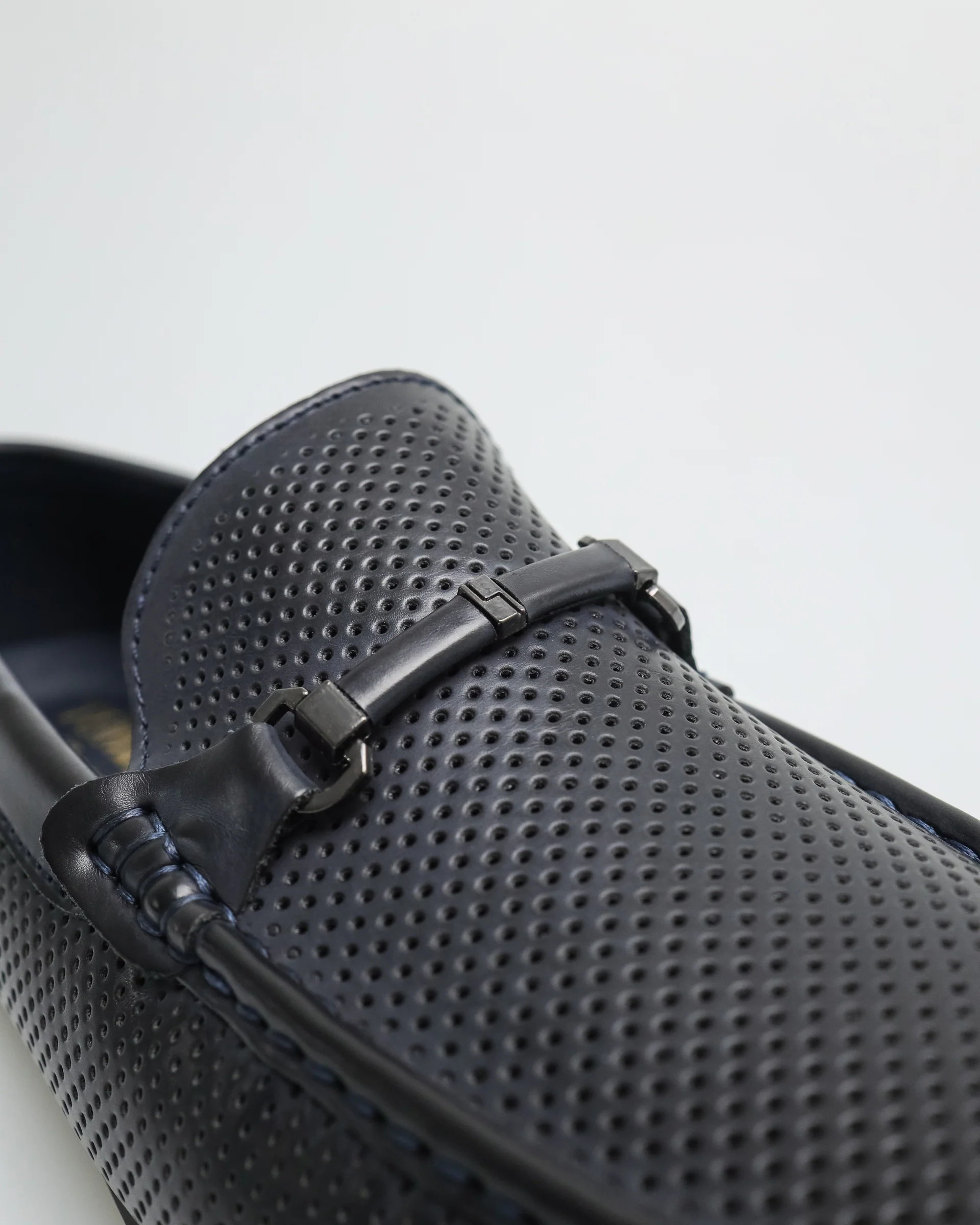 Tomaz C544 Men's Buckle Moccasins - Image 16