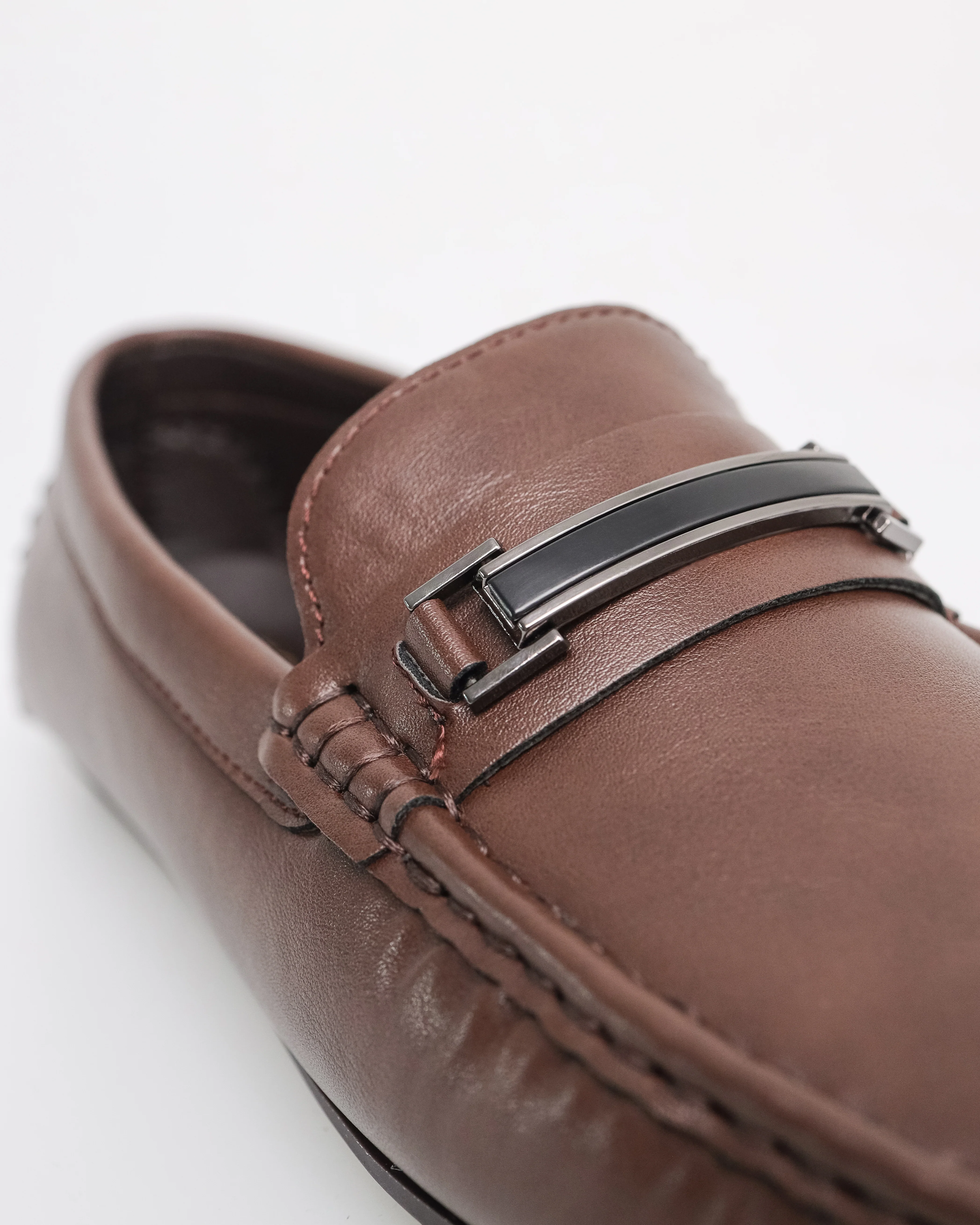 Tomaz C618 Men's Metallic Charm Buckle Moccasins - Image 12