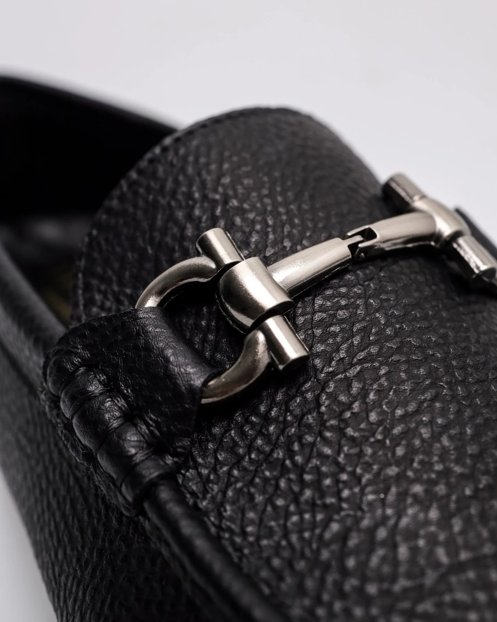 Tomaz C699 Men's Horsebit Buckle Moccasins - Image 4