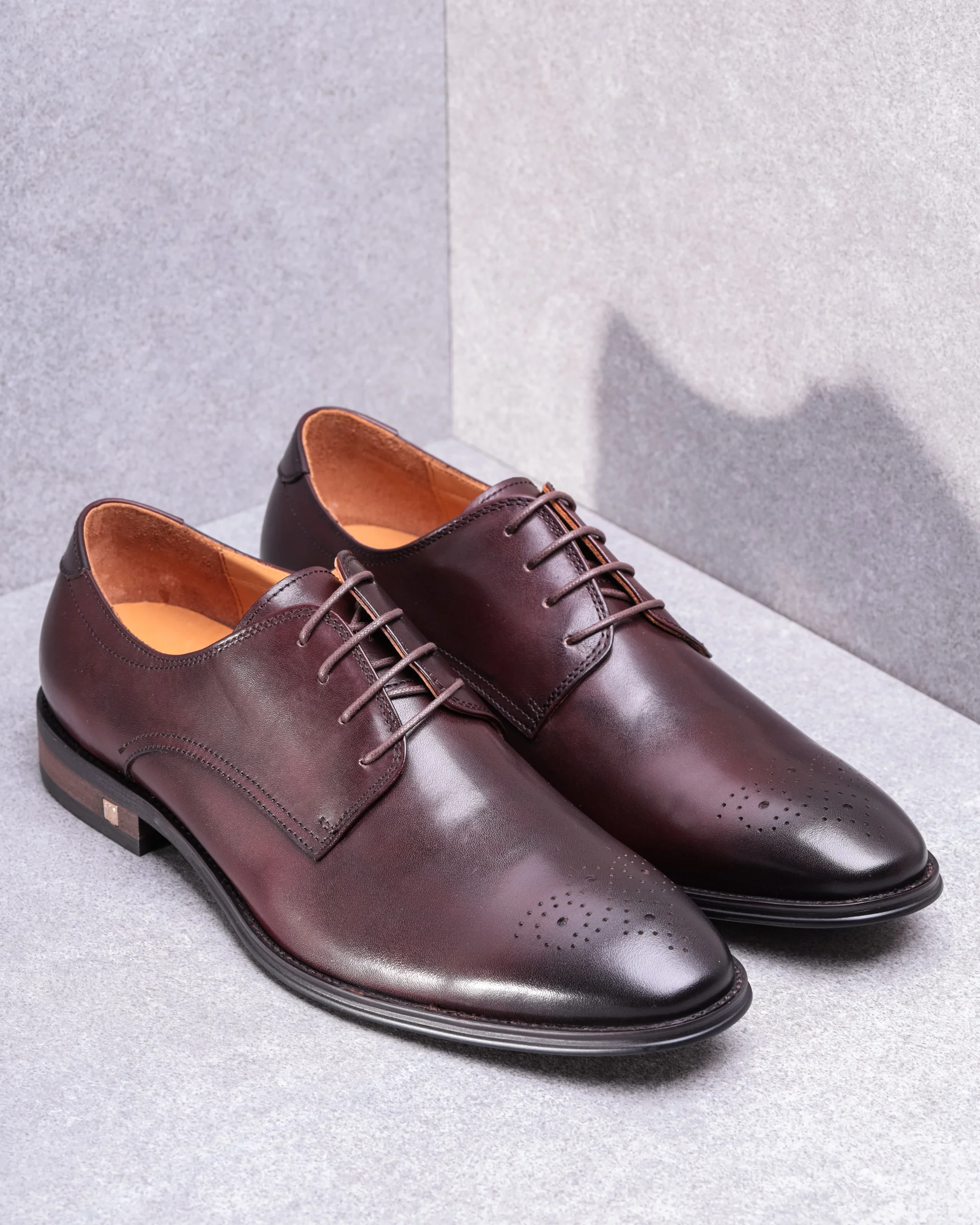 Tomaz F305 Men's Medallion Toe Derby - Image 9