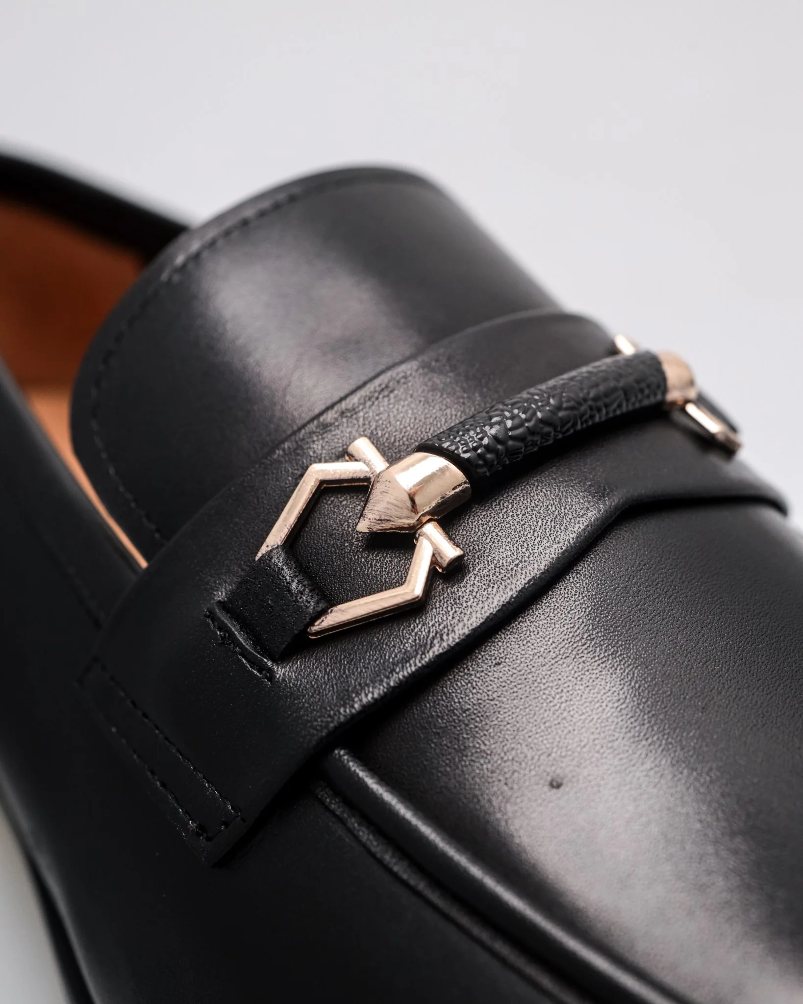 Tomaz F461 Men's Buckle Loafers - Image 8