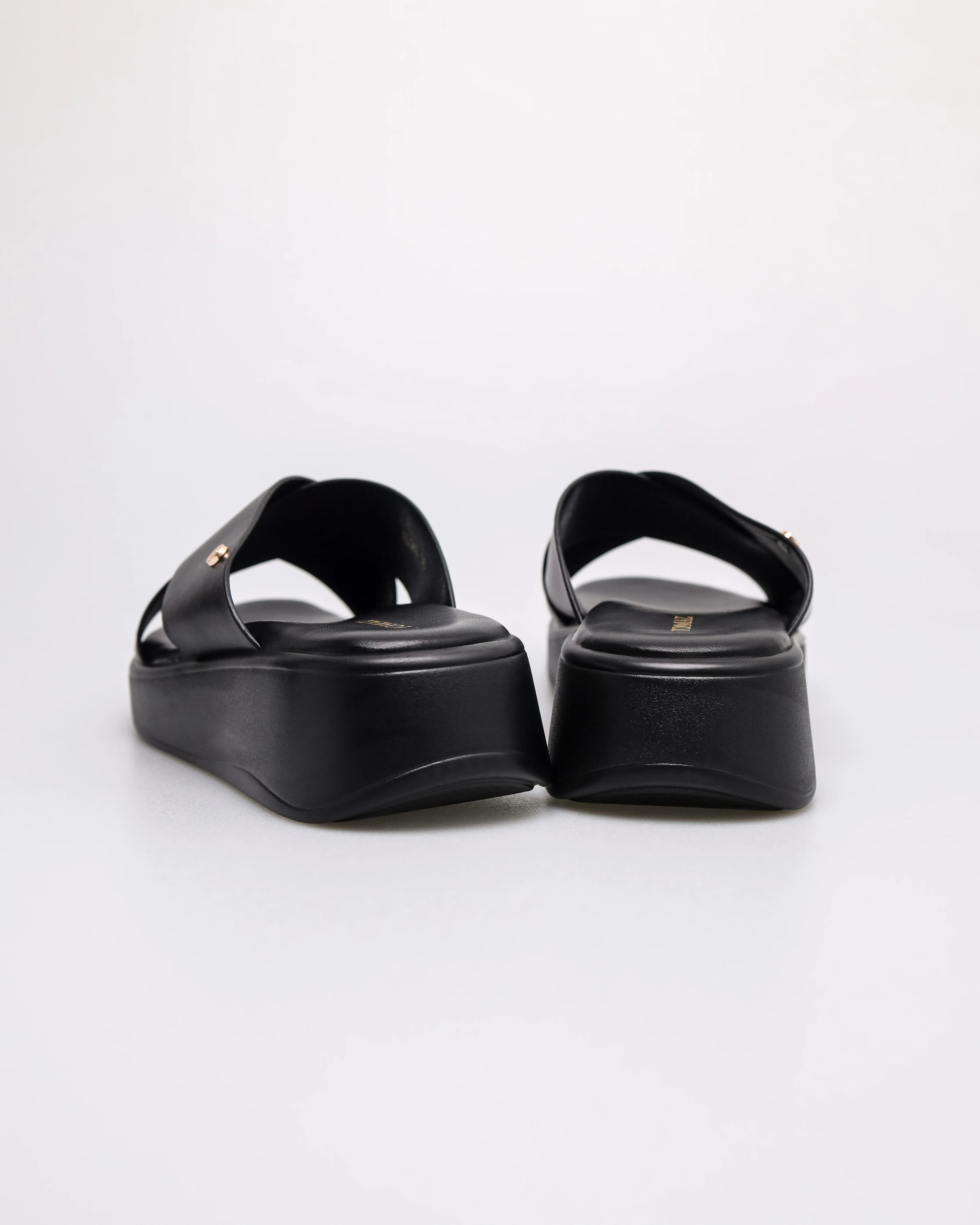 Tomaz FL143 Ladies Mini Button Sandals - Image 11