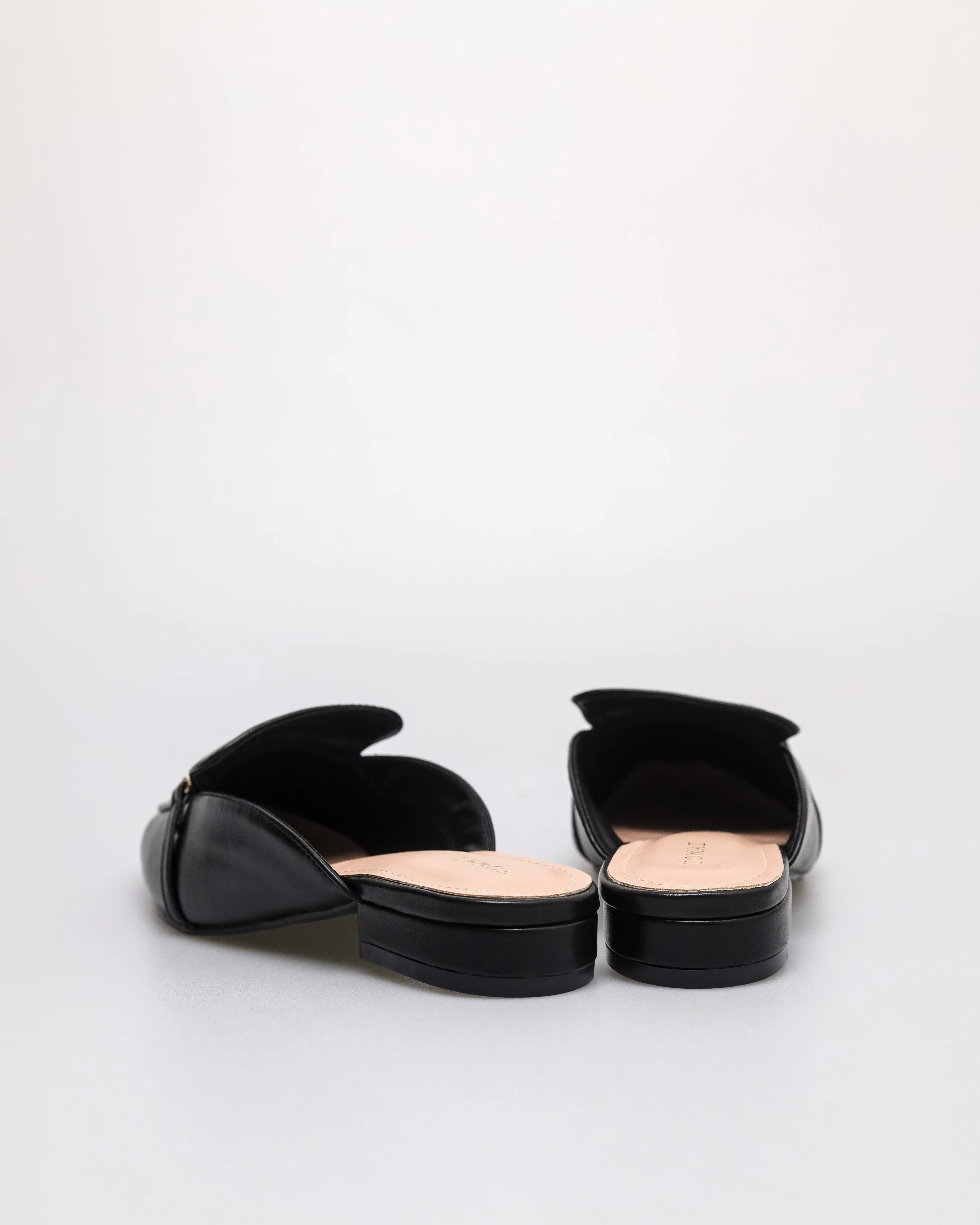 Tomaz NN365 Ladies Mini Gold Chain Mules - Image 3