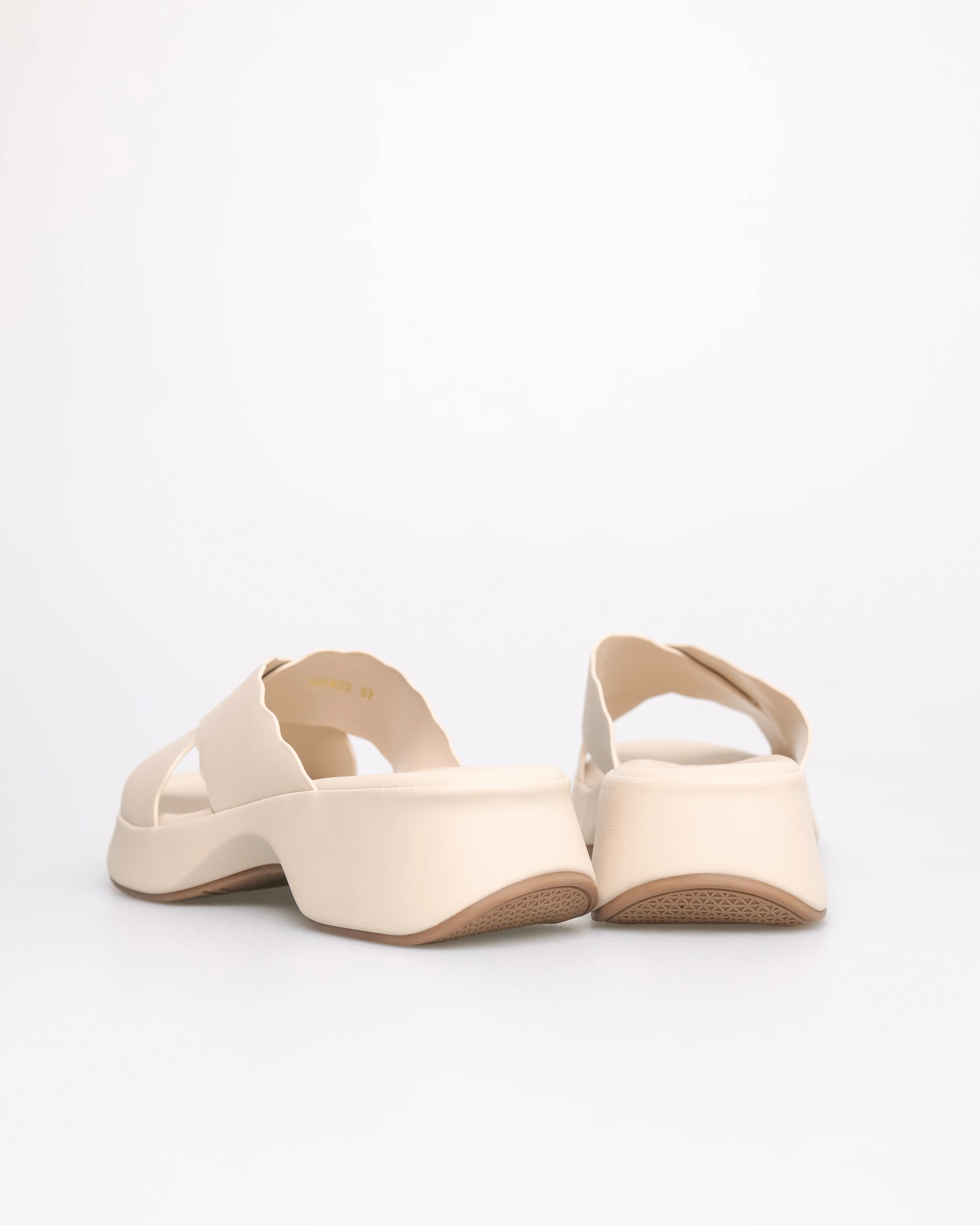 Tomaz NN422 Ladies Wavy Sandals - Image 11