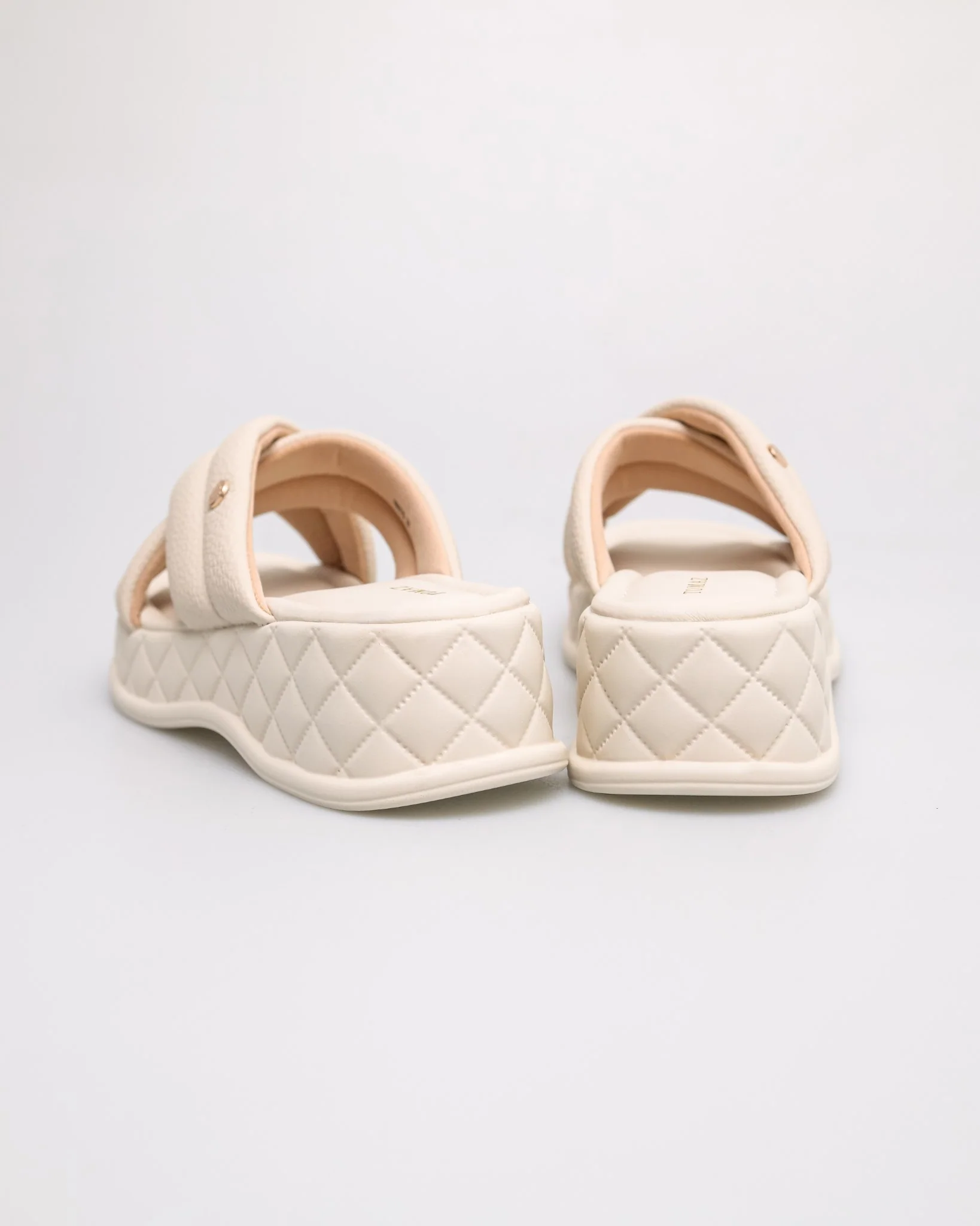 Tomaz NN779 Ladies Cross Mini charm Sandal - Image 3