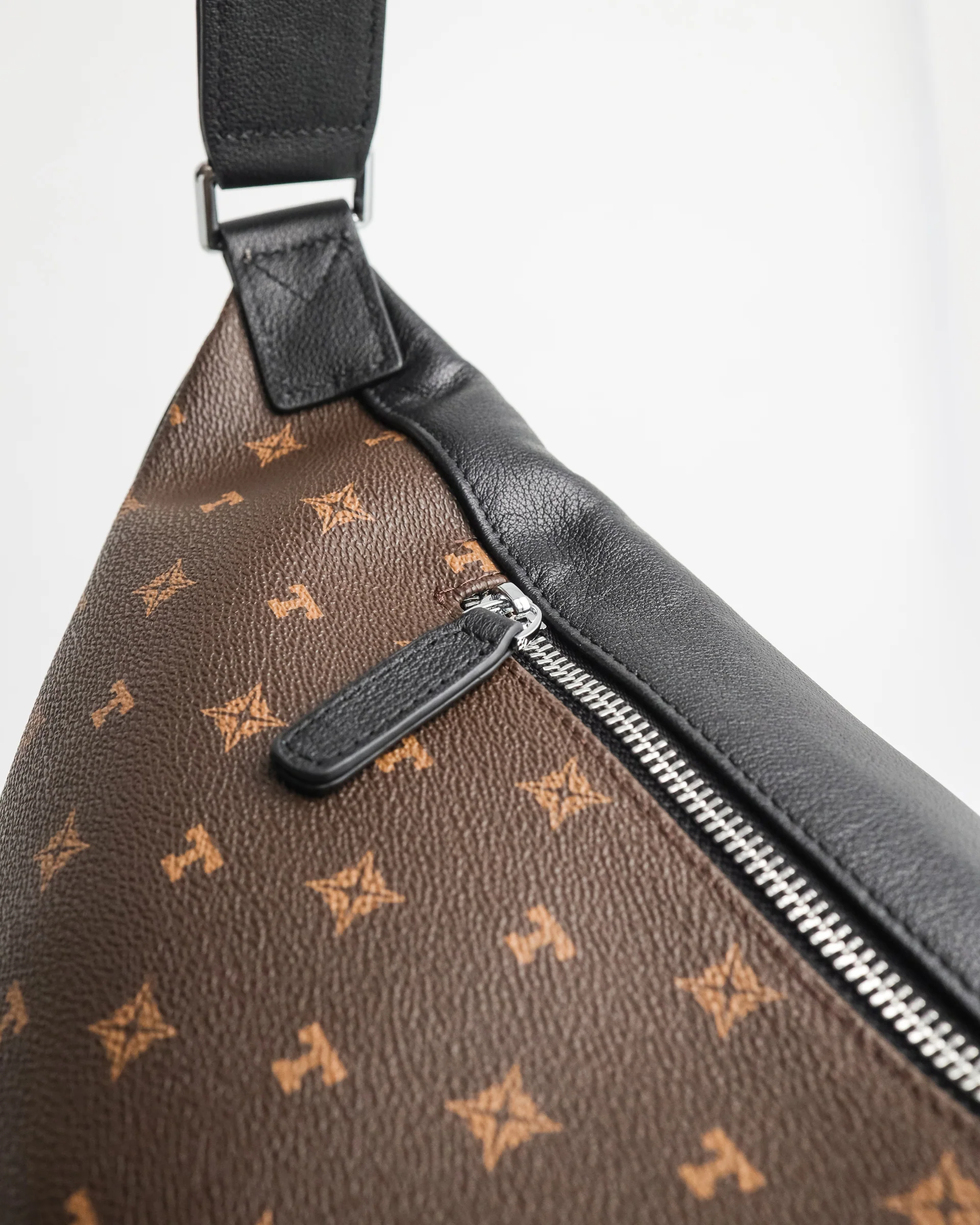 Tomaz NT-TZ405 Monogram Men's Bag - Image 3