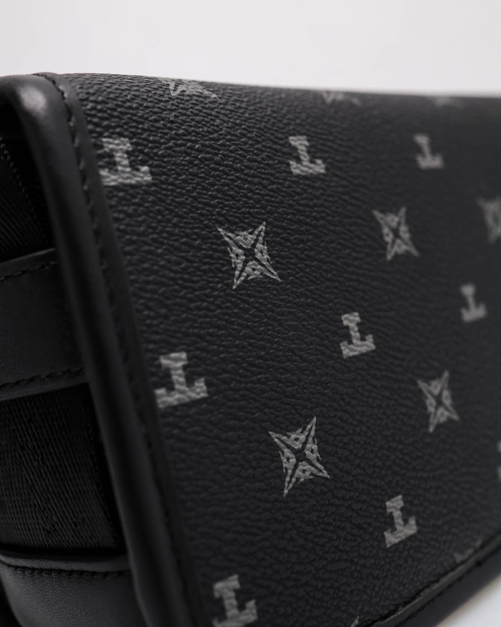 Tomaz NT-TZ461 Men's Monogram Crossbody Bag - Image 6