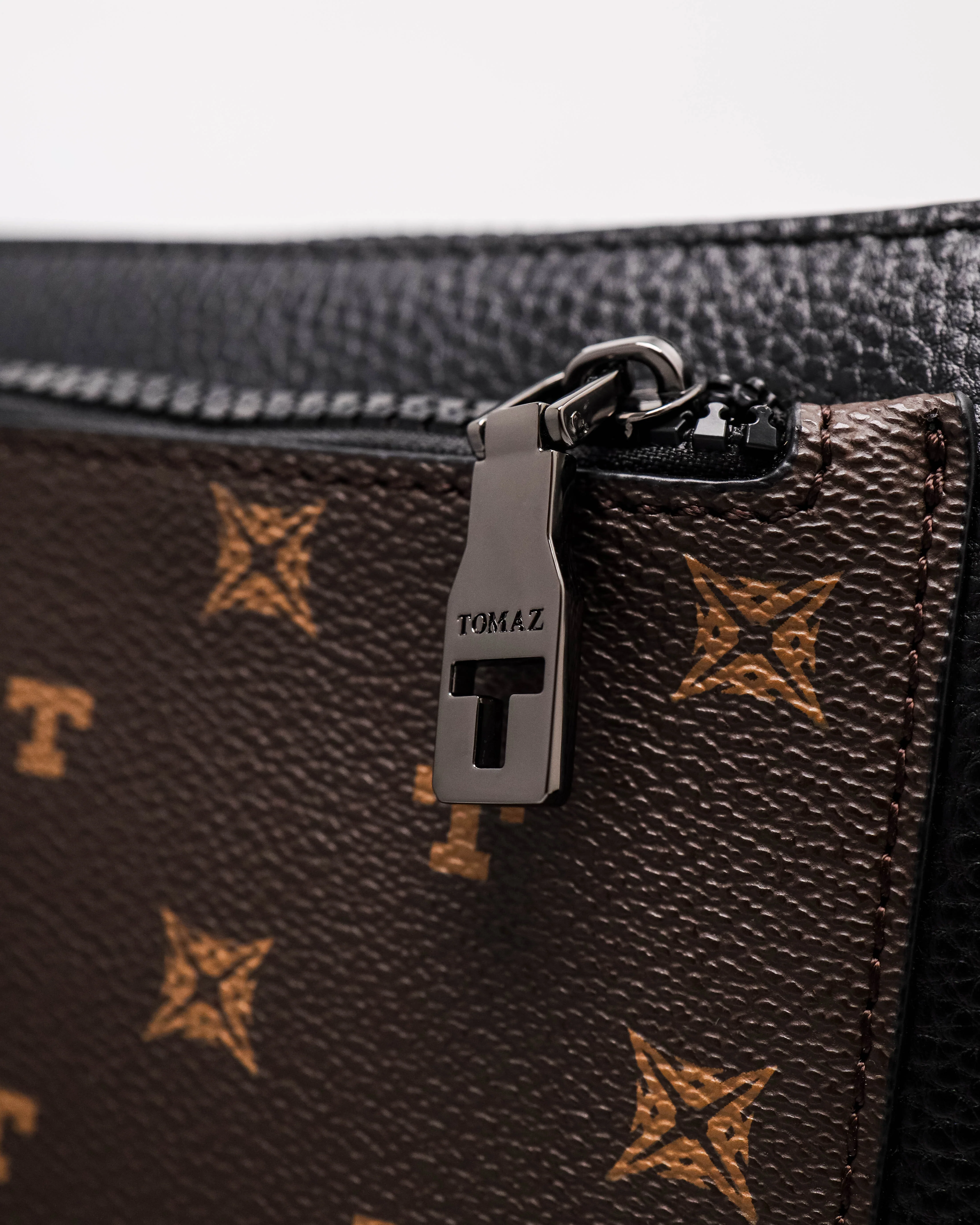 Tomaz NT-TZ470 Men's Monogram Sling Bag - Image 7