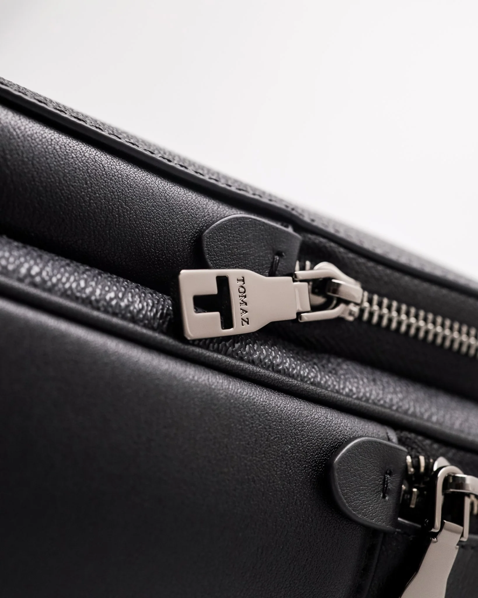 Tomaz NT-TZ472 Men's Crossbody Bag - Image 5