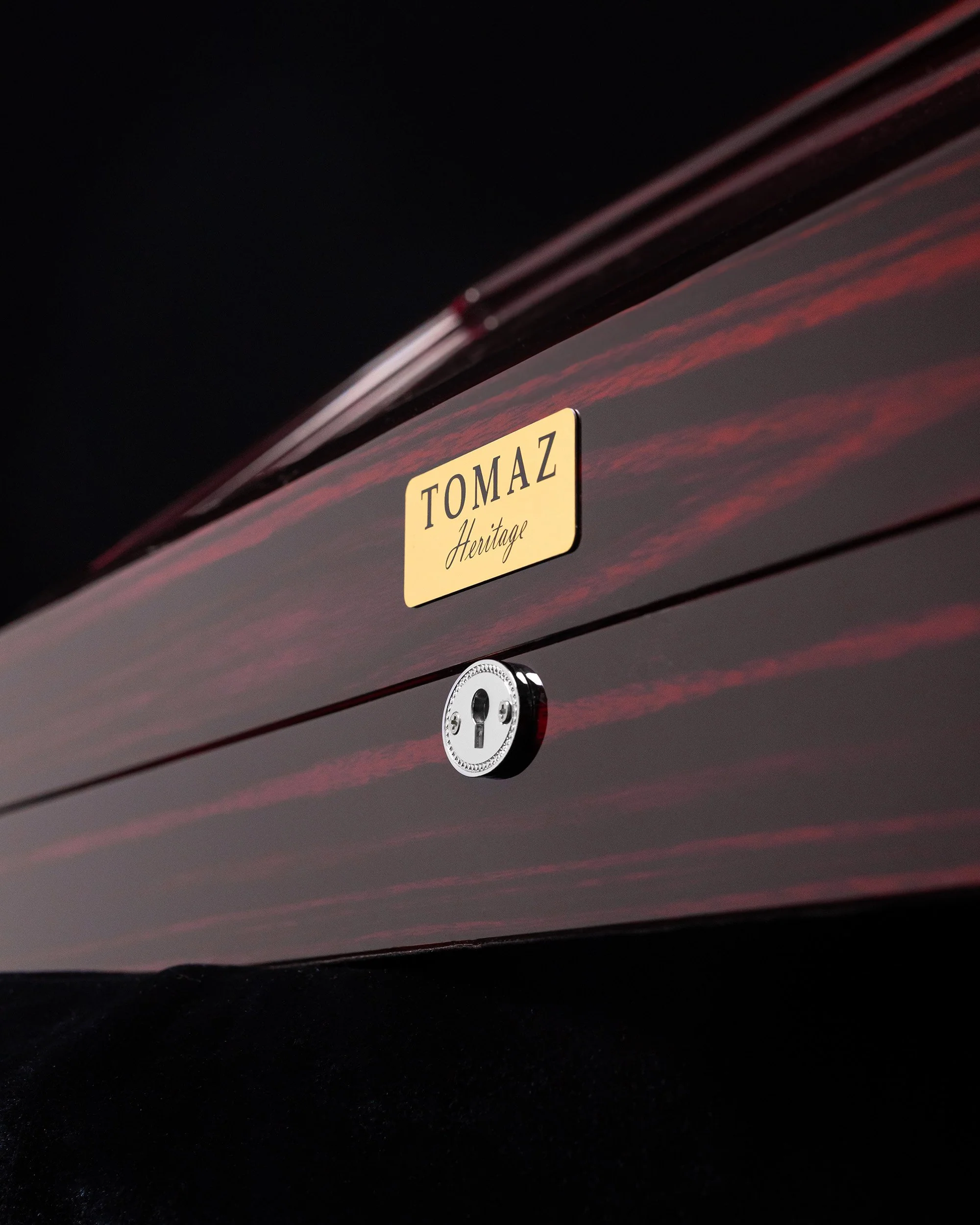 Tomaz TWMD19 Watch Winder S8+6 (Ebony+Red) Black Cushion - Image 5